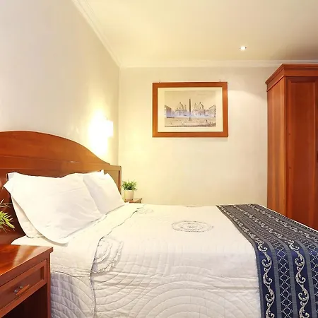 Adorasuite 3* Róma