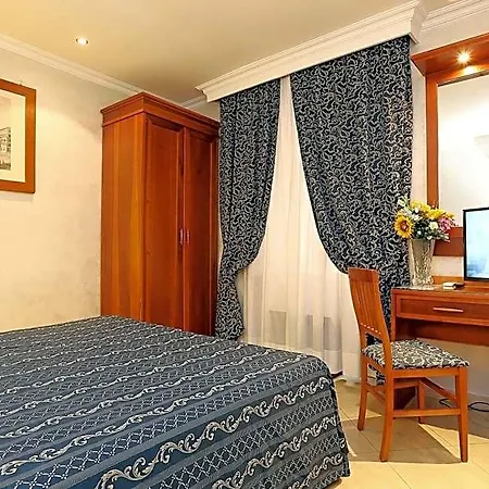 ベッド・アンド・ブレックファスト アドーラスイート B＆b ローマ