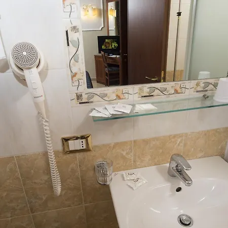 Frühstückspension Adorasuite 3*